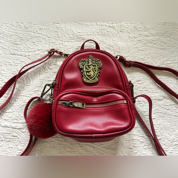 NEW Harry Potter Gryffindor Mini Backpack Crossbody - dark red - with old emblem - Picture 2 of 8